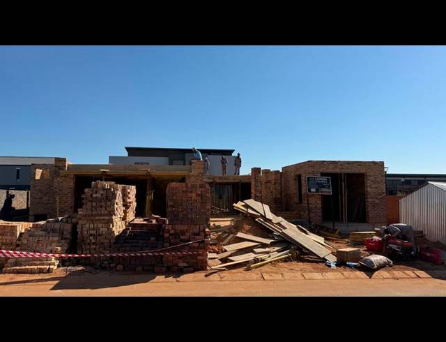 4 BEDROOM HOUSE FOR SALE IN FOUNTAINBROOK ESTATE